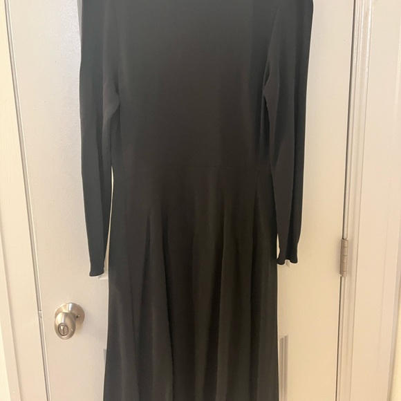 Massimo Dutti black midi wrap dress size small. Super flattering fit! - Picture 6 of 6